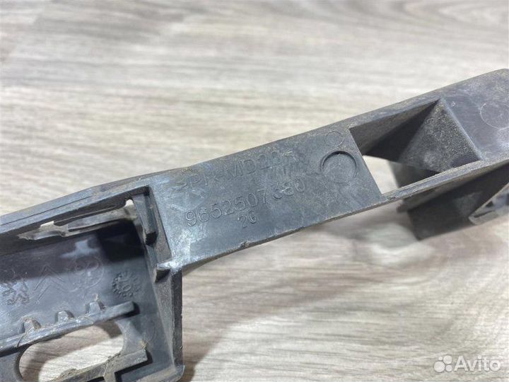 Кронштейн переднего бампера левый Citroen C4 1.6