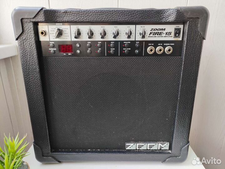 Гитарный процессорный комбоусилитель Zoom Fire-15