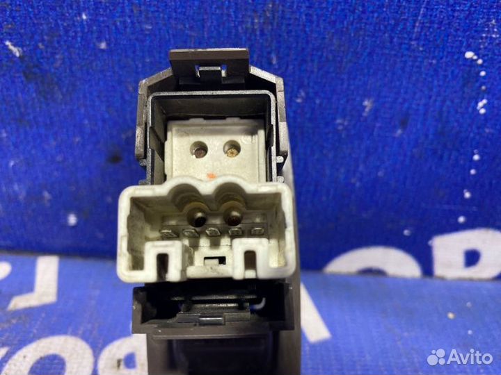 Кнопка стеклоподъемника Toyota Vista седан 1994
