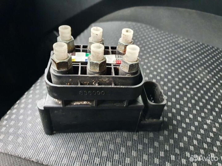 Блок клапанов пневмоподвески Touareg Cayenne Q7