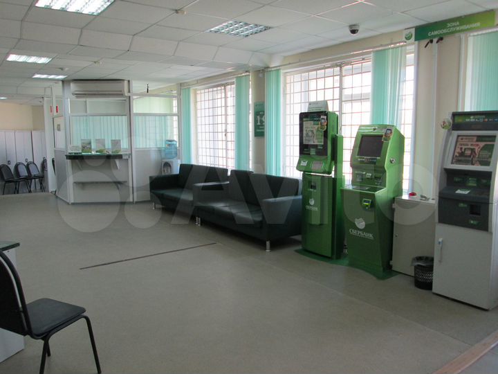 Нежилое здание 748,2 м²