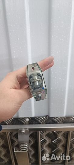 Петля двери camry 55