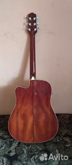 Акустическая гитара