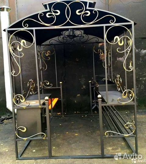 Мангал с крышей