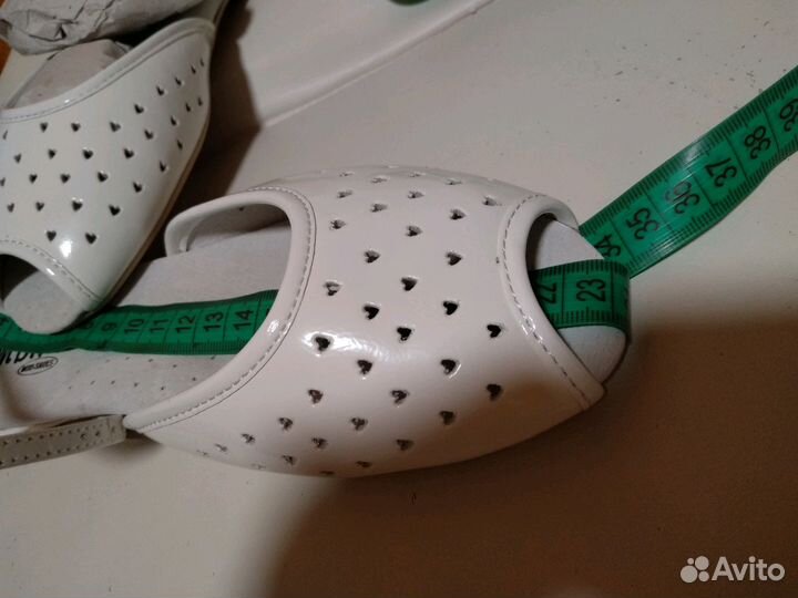 Туфли босоножки абсолютно новые 35 р,23 см, фирма