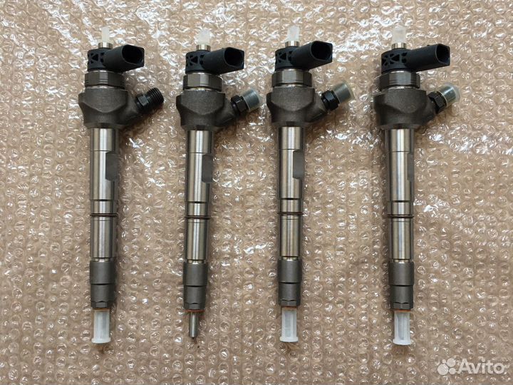 Форсунка двс Audi Seat Skoda VW 04L130277AD