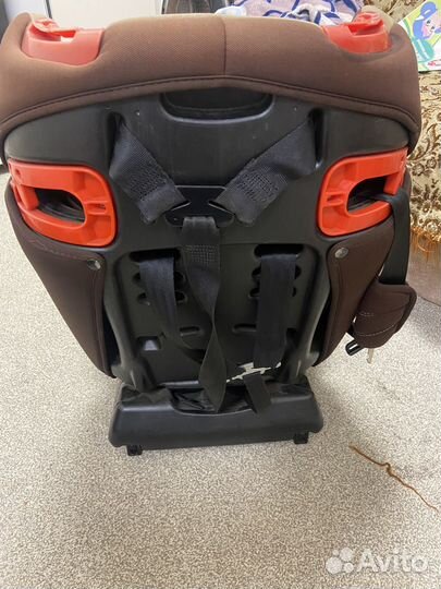 Детское кресло в машину