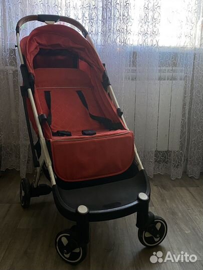 Коляска прогулочная yoya