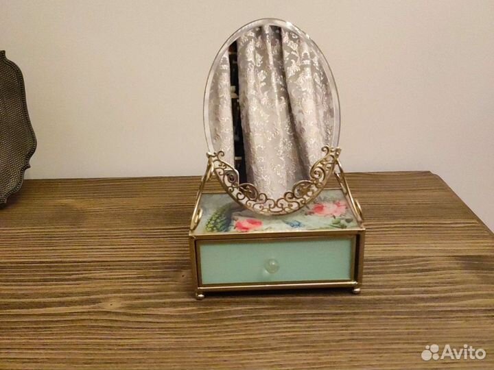 Зеркало настольное на подставке