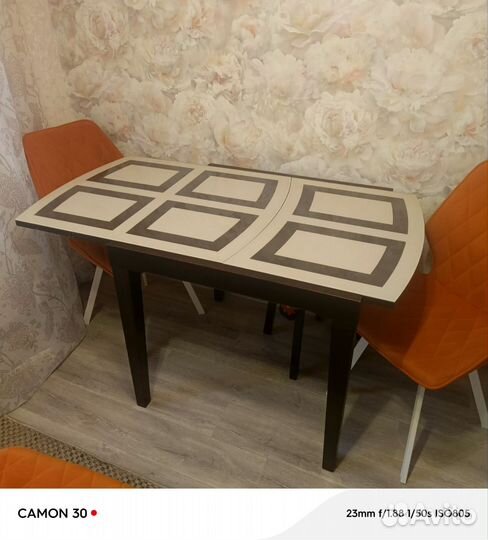 Стол кухонный со стеклом