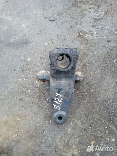 Кронштейн рессоры, переднего моста, задний левый s