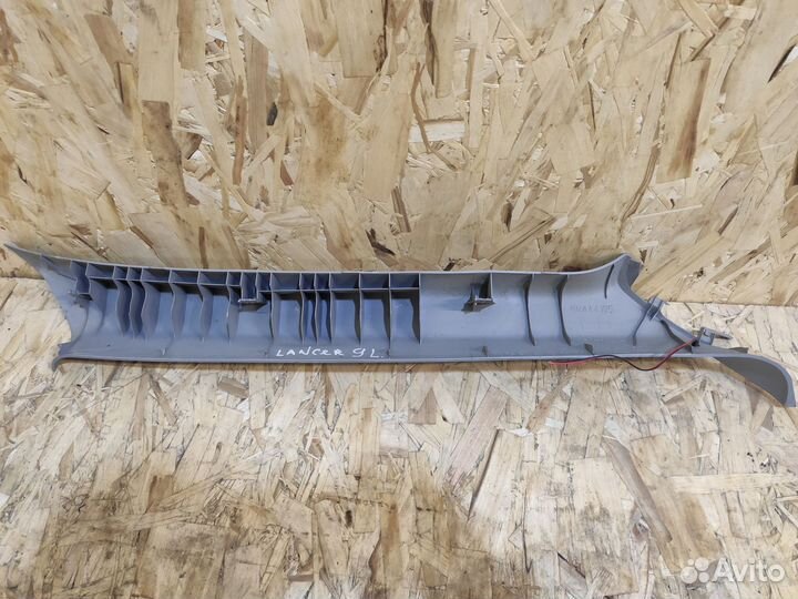 Накладка стойки передняя левая Mitsubishi Lancer 9