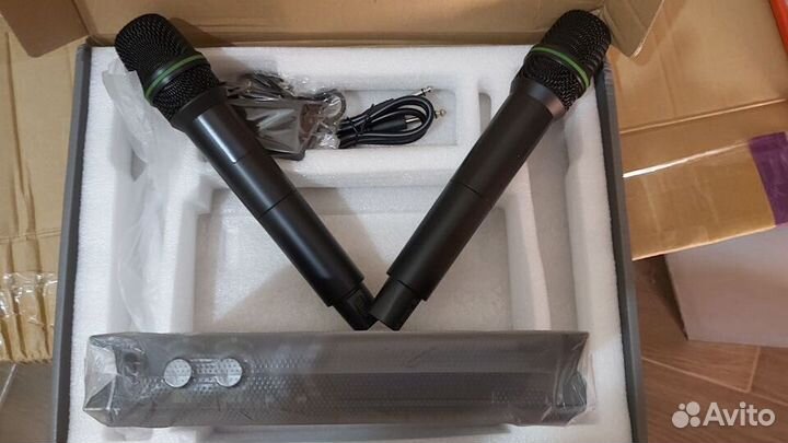 Радиосистема с двумя вокальными микрофонами