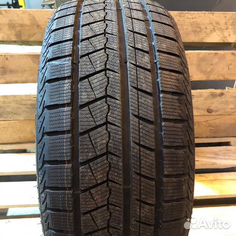 Roadmarch Snowrover 868 215/50 R17 95H