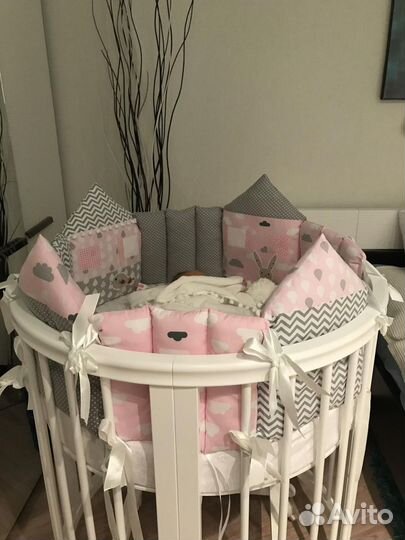 Детская кроватка с маятником круглая