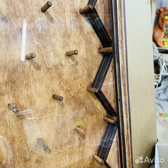 Игра плинко Шарик падает вниз