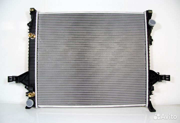 Радиатор охлаждения Вольво XC90 2.5 3.2