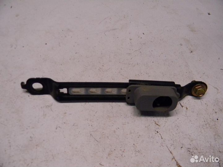 Механизм регулировки ремня безопасности Forester