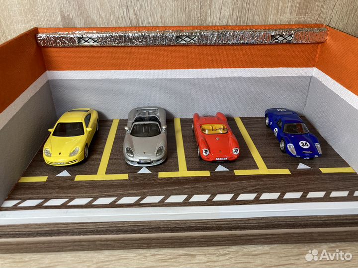 Парковка с моделями Porsche 1:43