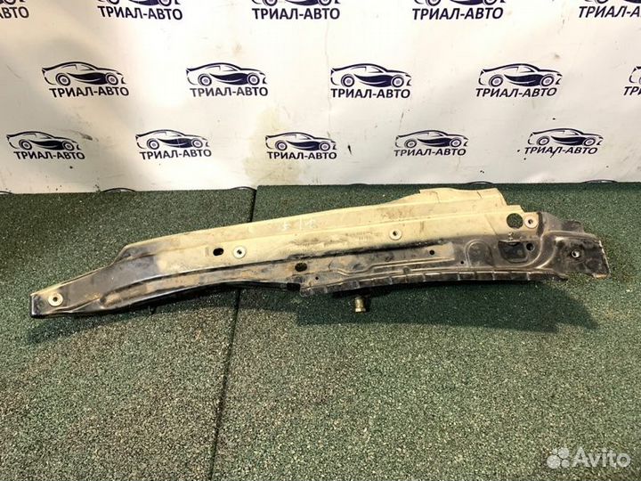 Кронштейн крыла Audi Q7 передний левый верхний