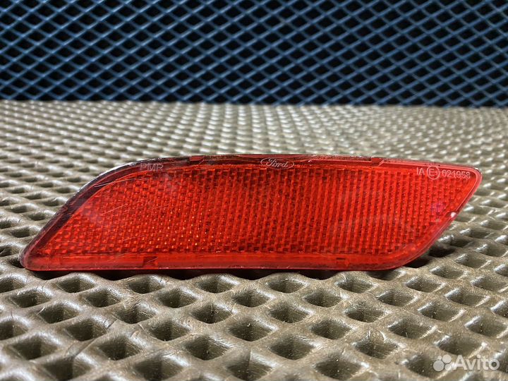 Катафот заднего бампера левый Ford S-Max
