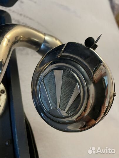 Патефон старинный работающий с пластинками