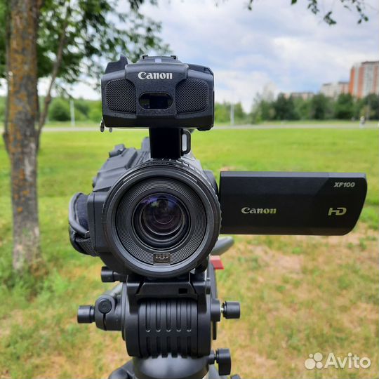 Профессиональная видеокамера Canon XF100