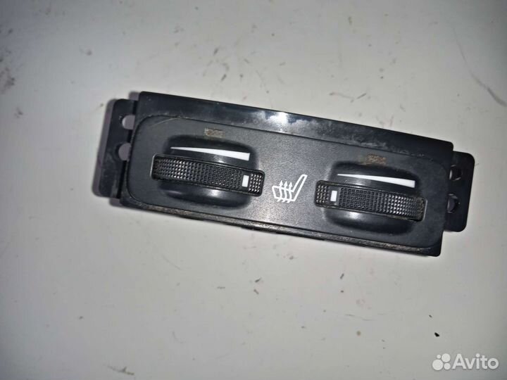 Кнопка обогрева сидений Тойота Авенсис 2 Т25