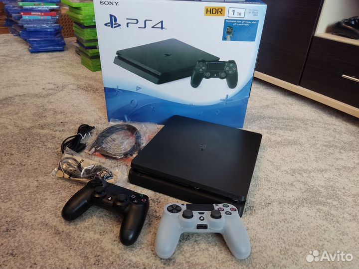 PS4 Slim 1Tb+2 джоя+куча игр