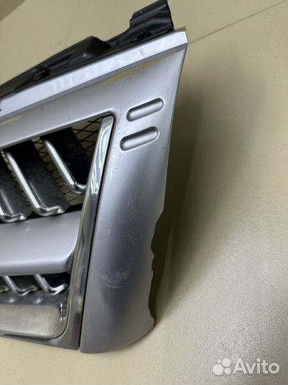 Решетка радиатора Mitsubishi Pajero 3