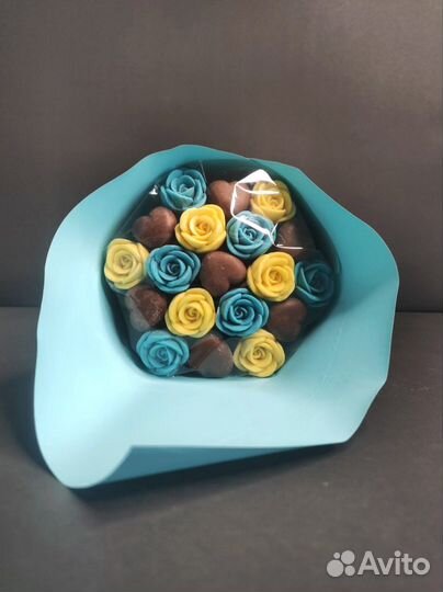 Шоколадные Розы и Сердца - 19 шт в Букете