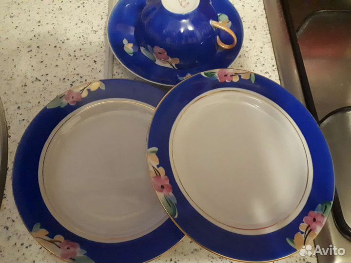 Много блюдец.Сахарниц от сервизов