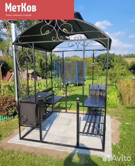 Мангал с крышей