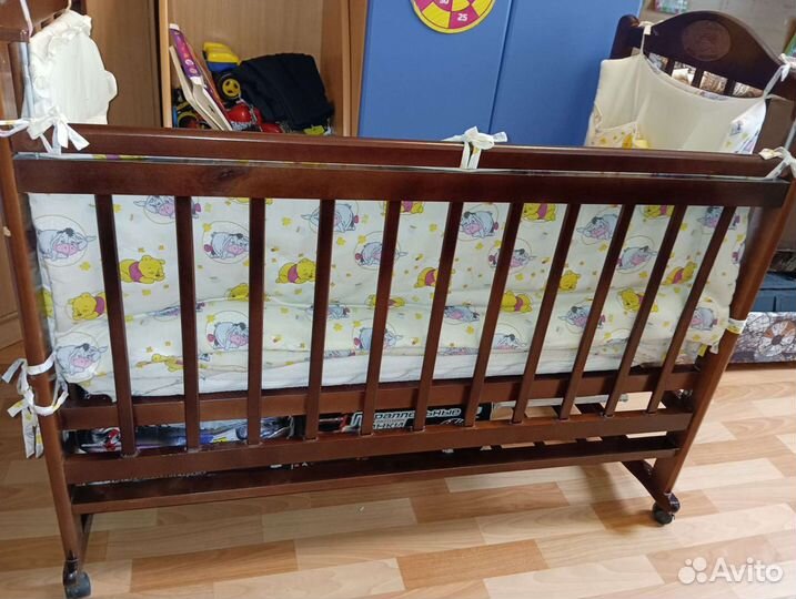 Кроватка, коляска, мобиль, балдахин, и т.д