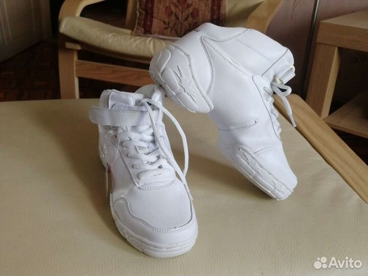 Кроссовки женские 38 размер для чирлидинга