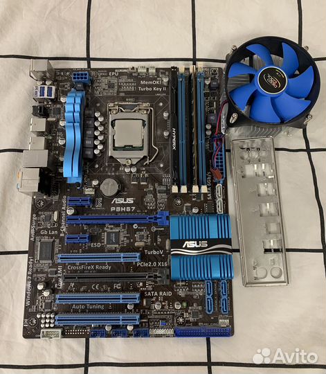 Материнская плата с процессором и памятью