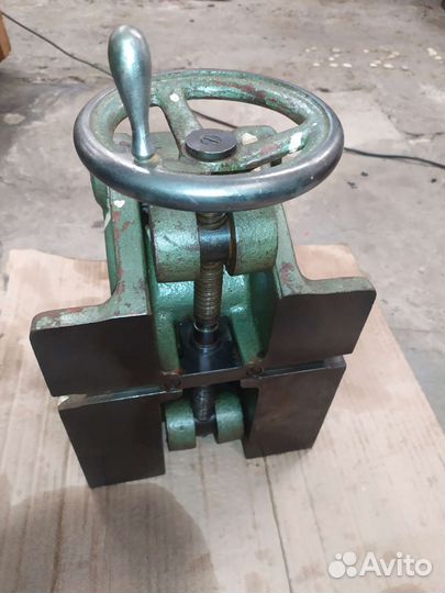 Тиски станочные 160 мм для цилиндрических деталей