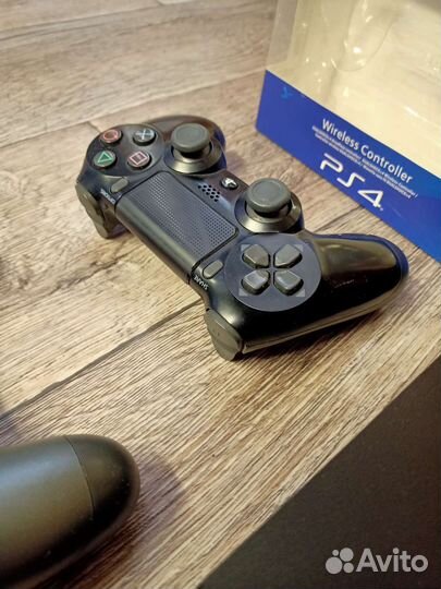 Sony PS4 PRO 1тб. Гарантия, два геймпада + игра