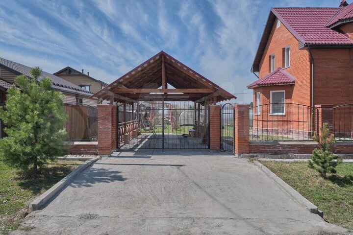 Дом 180 м² на участке 10 сот.