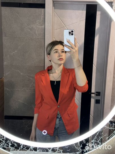 Оранжевый жакет пиджак