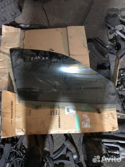Переднее правое стекло бмв е46