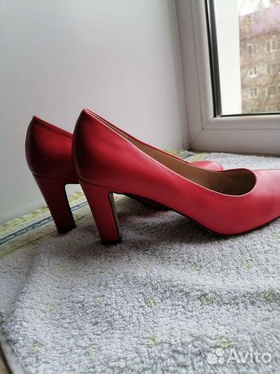 Туфли женские 38 размер, новые, иск. кожа