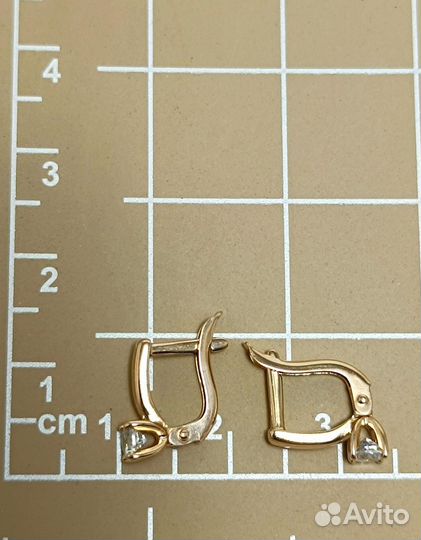 Золотые серьги детские, фианит, английский замок, вес 1,27 г