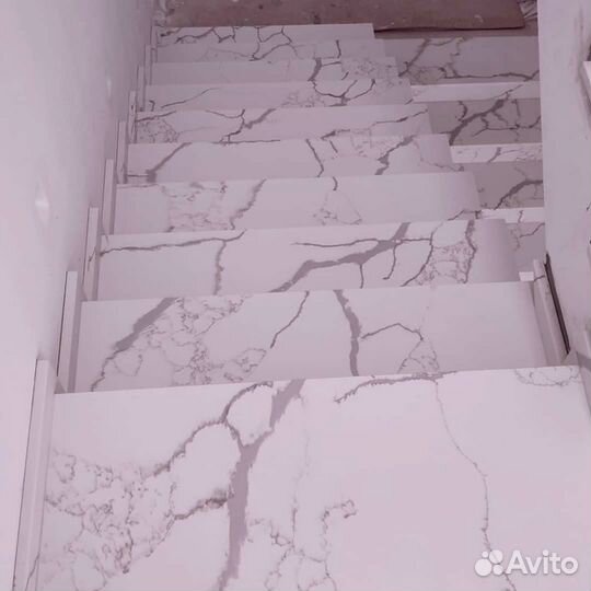 Лестница из искусственного камня акрил и кварц