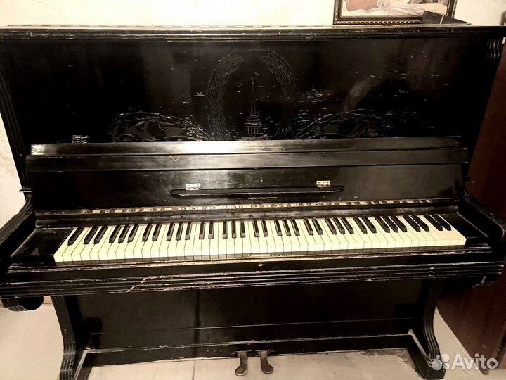 Фортепиано Красный Октябрь