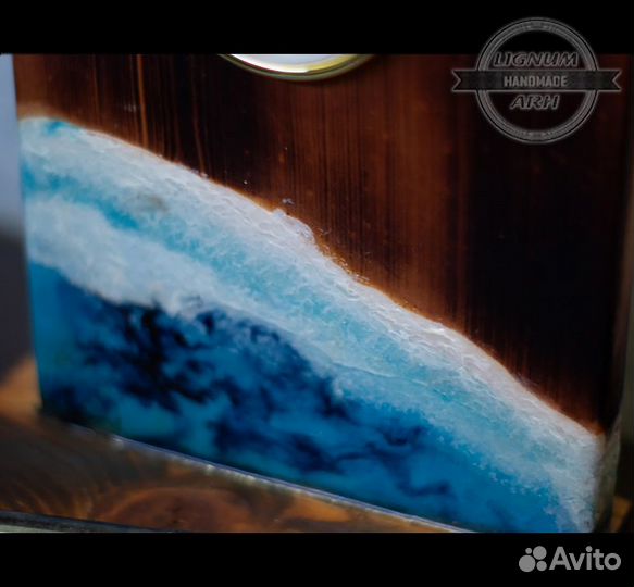 Часы из дерева и эпоксидной смолы 