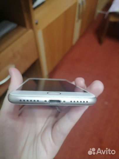 Телефон iPhone 7 32 GB