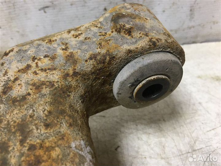 Рычаг передний верхний левый Volkswagen