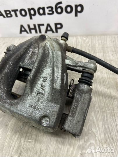 Суппорта и диски передняя Toyota Avensis T25