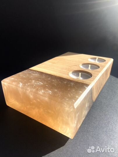 Подсвечник/подставка из дерева и эпоксидной смолы